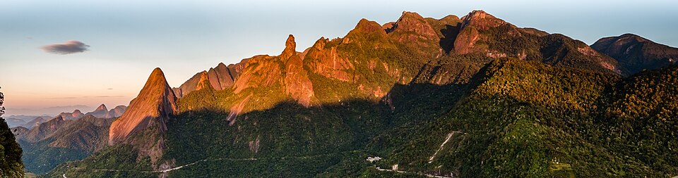 Serra dos Órgãos ao amanhecer